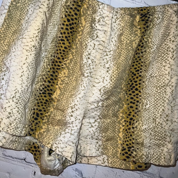 victoria’s secret yellow & tan cheetah print shorts size M - Picture 3 of 5
